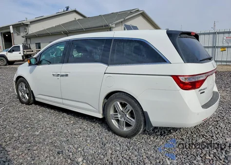 2011 Honda Odyssey Touring z USA, uszkodzony, nr VIN 5FNRL5H92BB079917
